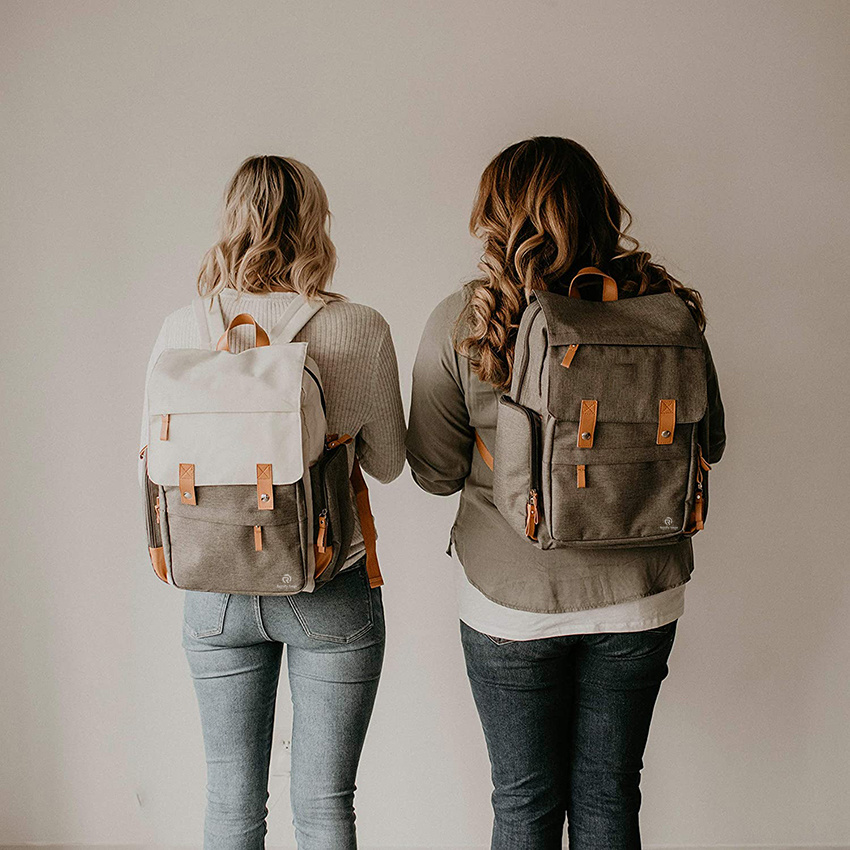 Große Wickeltasche mit isolierten Taschen, Kinderwagengurten und Wickelunterlage. Babywindelrucksack