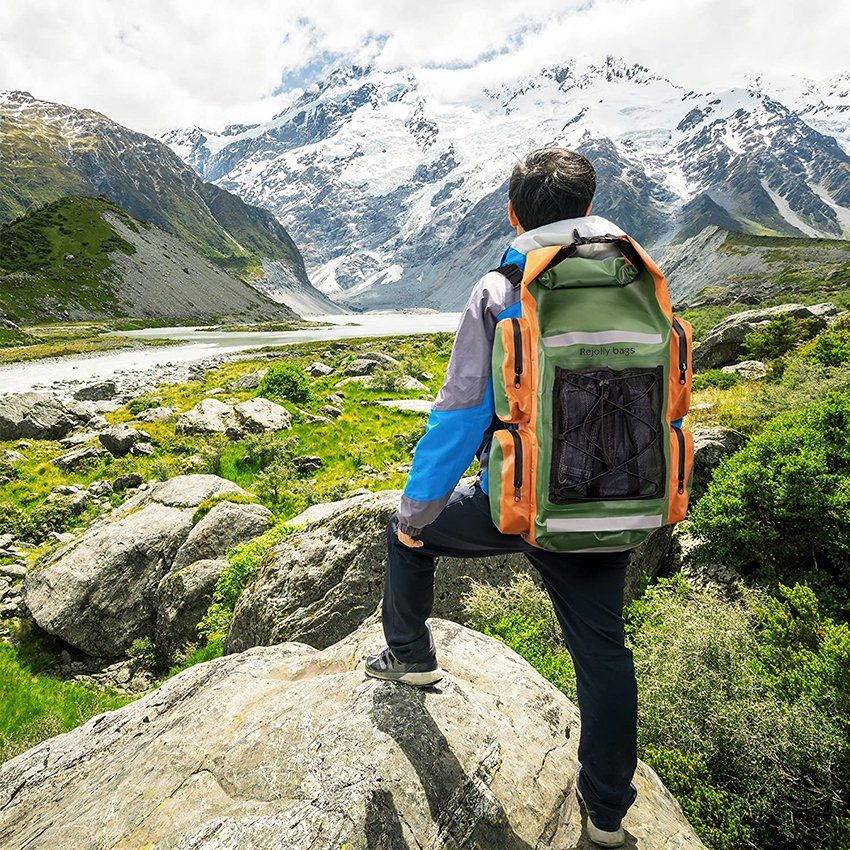 Leichte Trockentasche mit Rollverschluss, Schultergurten und 5 Außentaschen – schützt Wertsachen und Habseligkeiten für Camping und Outdoor. Reise-Trockentasche