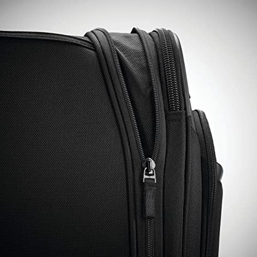 Travel Softside, erweiterbares Gepäck mit Spinner-Rädern, Schwarz, 21-Zoll-Rolltasche