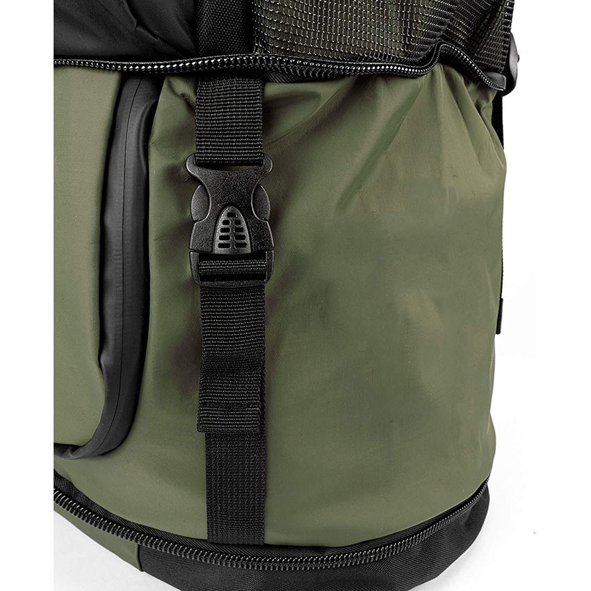 Outdoor-Wanderrucksack mit zahlreichen kleineren Taschen für die Klettertasche